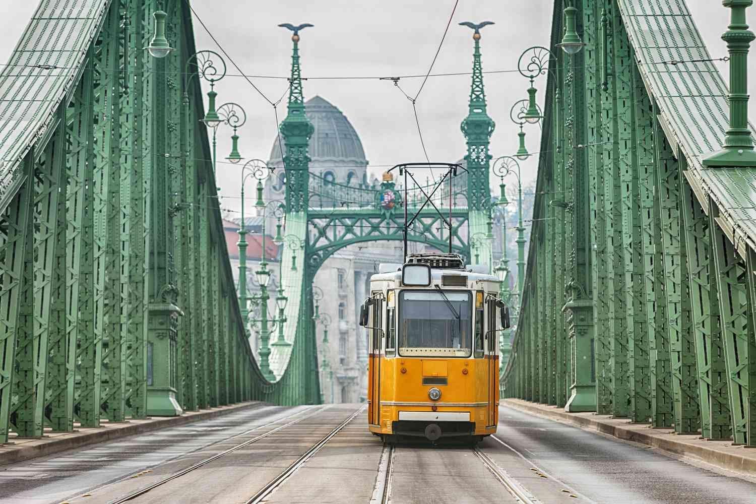 Dream In Budapest-steps To Buda Eye & Fashion Street Будапешт
