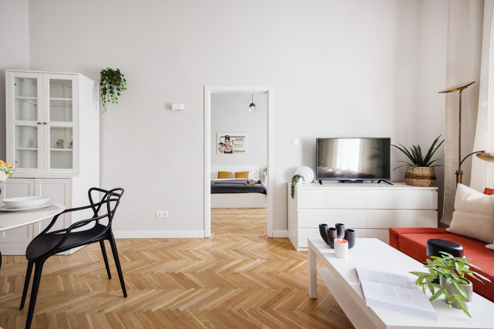Dream In Budapest-steps To Buda Eye & Fashion Street Будапешт